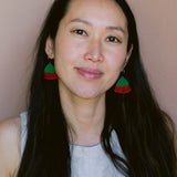 Midi Gum Blossom flower earrings in Red/Green