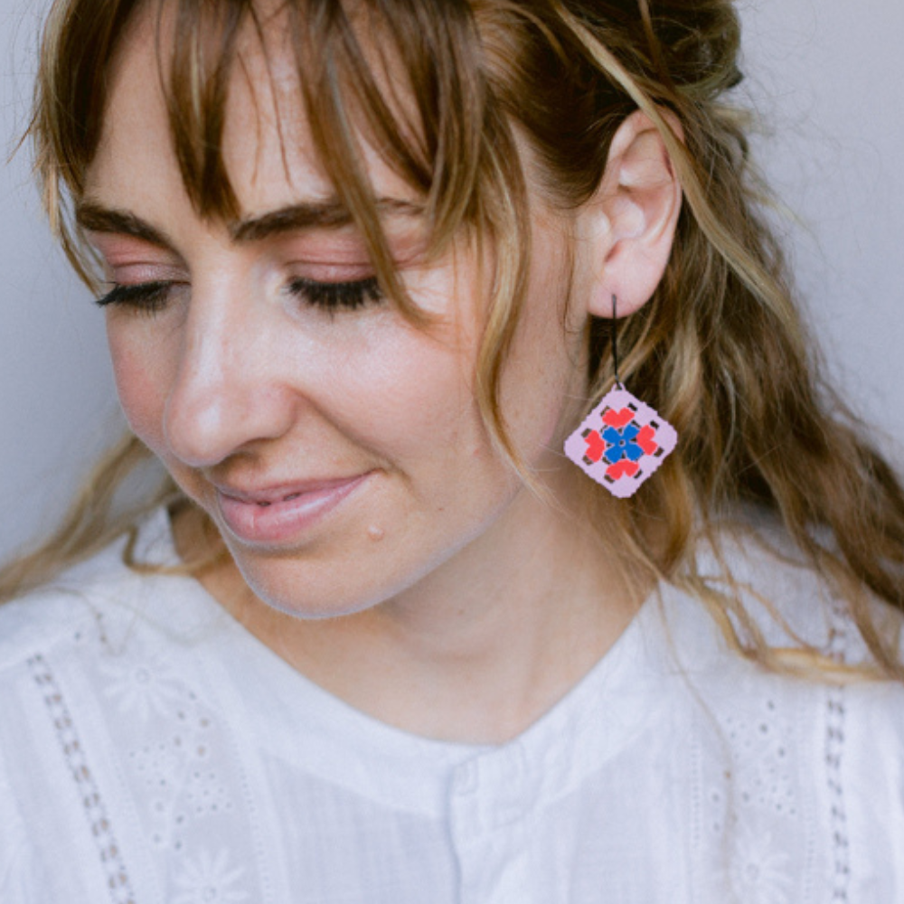 Midi Granny Square earrings in Pink/Red/Blue