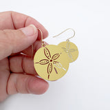 Midi Sand Dollar earrings in Sand