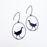 Midi Swamp Hen earrings in Black/Blue/Red