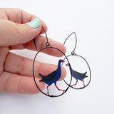 Midi Swamp Hen earrings in Black/Blue/Red