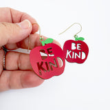 Midi Be Kind Apple earrings in Red/Green