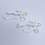 Midi Bow earrings in Snow White