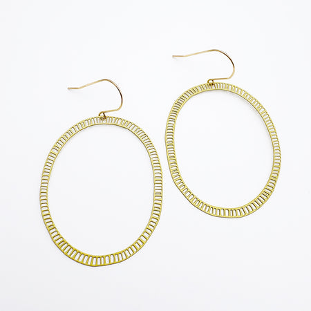 Dash Oval earrings in Dijon