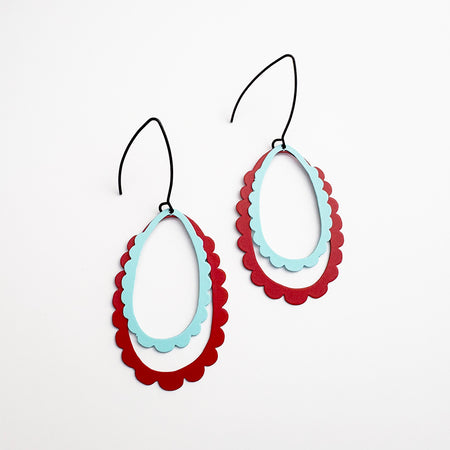 Midi Double Scallop Hoop earrings in Baby Blue/Red