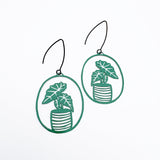 Midi Alocasia plant earrings in Green/White