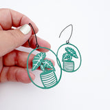 Midi Alocasia plant earrings in Green/White