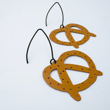 Midi Pretzel Earrings in Brown