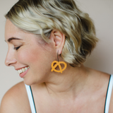 Midi Pretzel Earrings in Brown