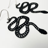 Snake earrings in Black